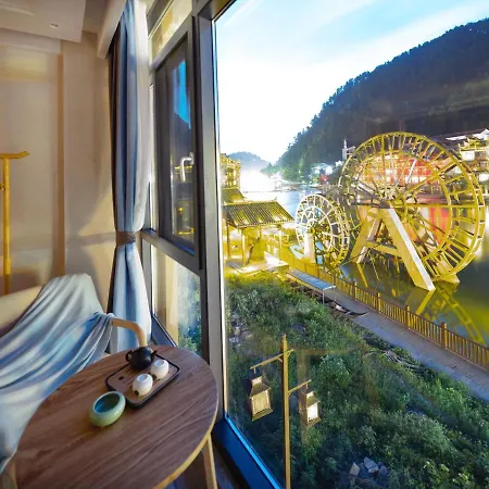 Moon River View Hotel Fenghuang County Exterior photo