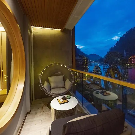 Moon River View Hotel Fenghuang County Exterior photo