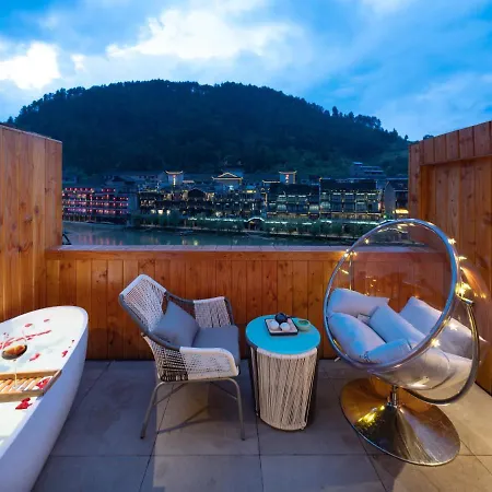 Moon River View Hotel Fenghuang County Exterior photo