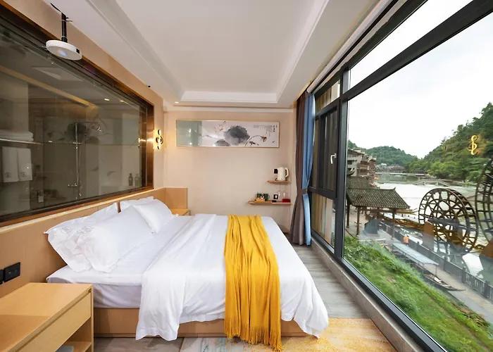 Moon River View Hotel
