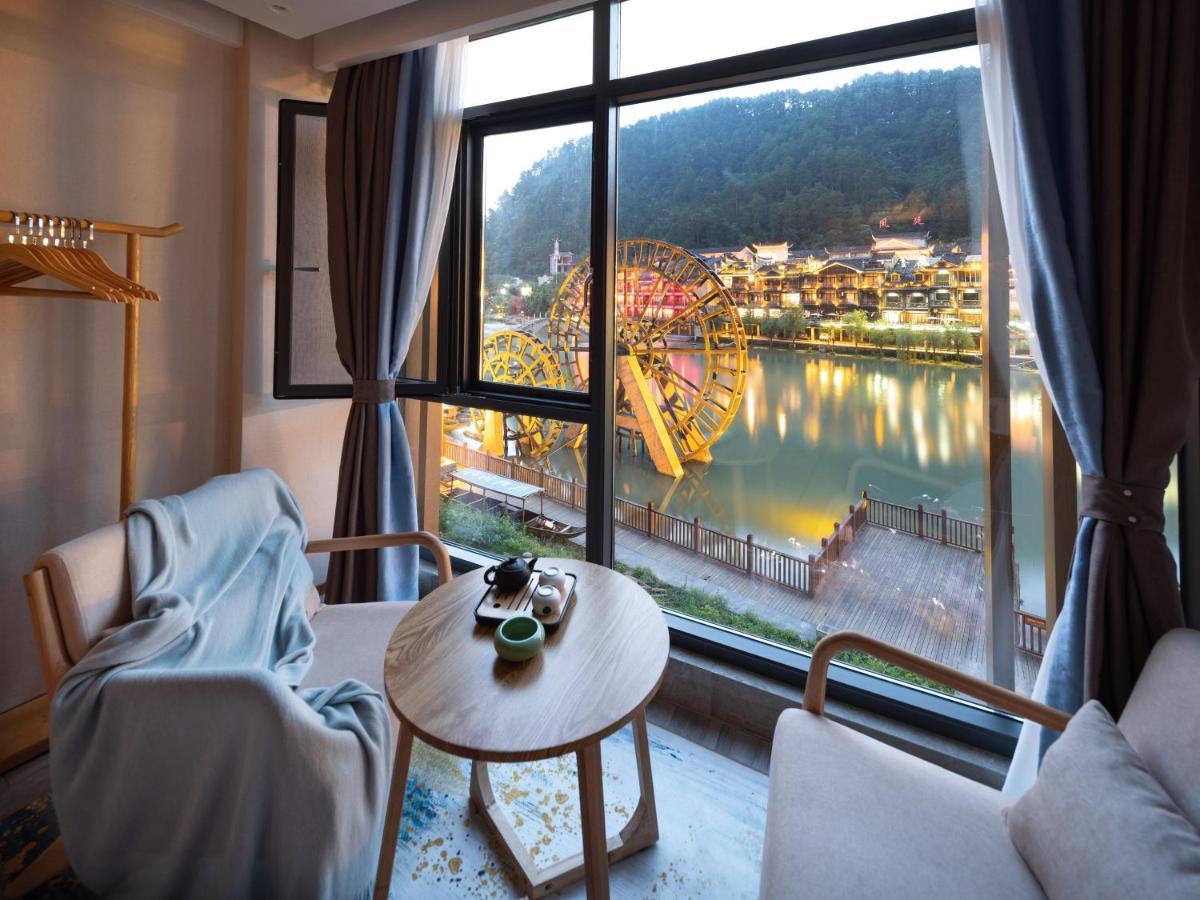 Moon River View * Fenghuang