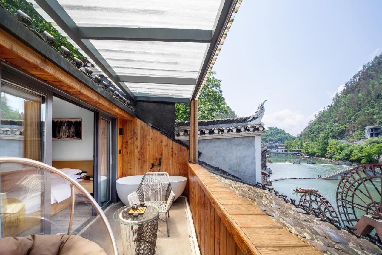 Moon River View Homestay Fenghuang