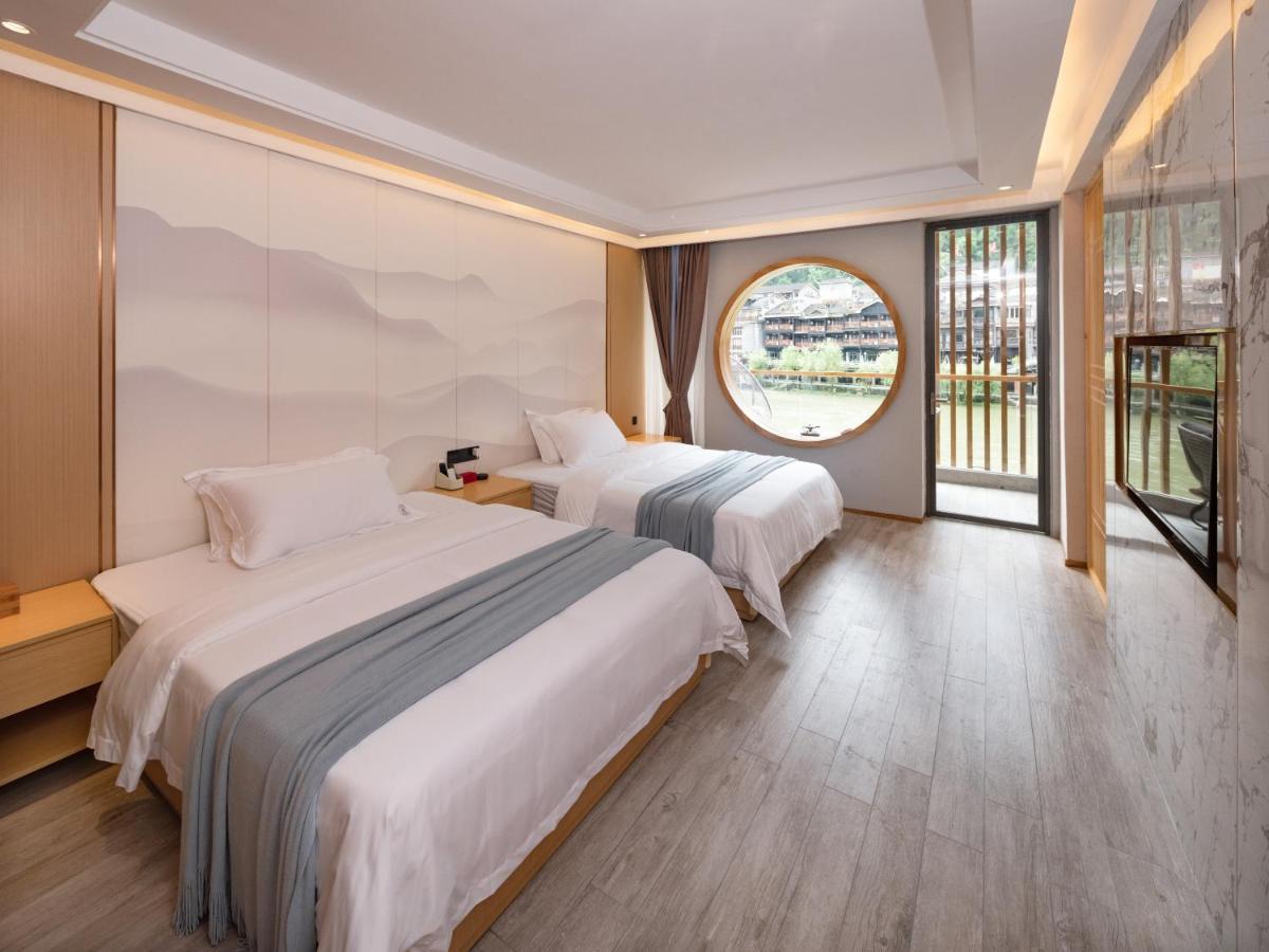 Homestay Moon River View Fenghuang