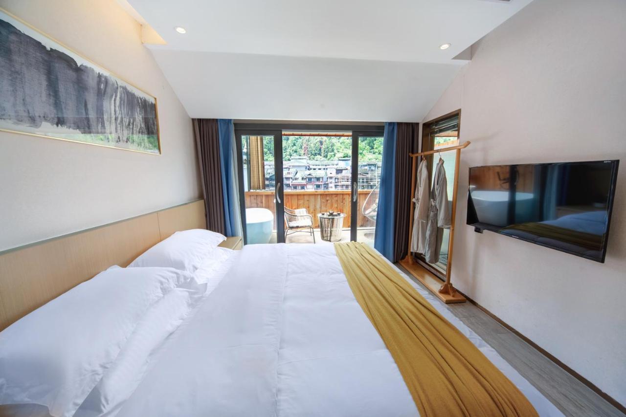Moon River View Homestay Fenghuang