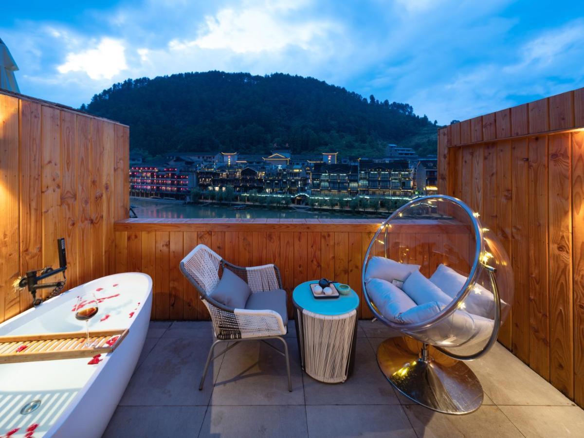 Homestay Moon River View Fenghuang