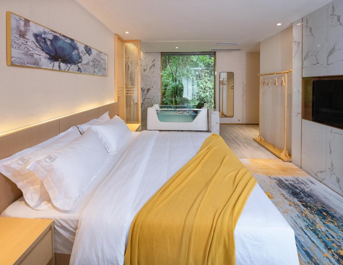 Moon River View Homestay Fenghuang