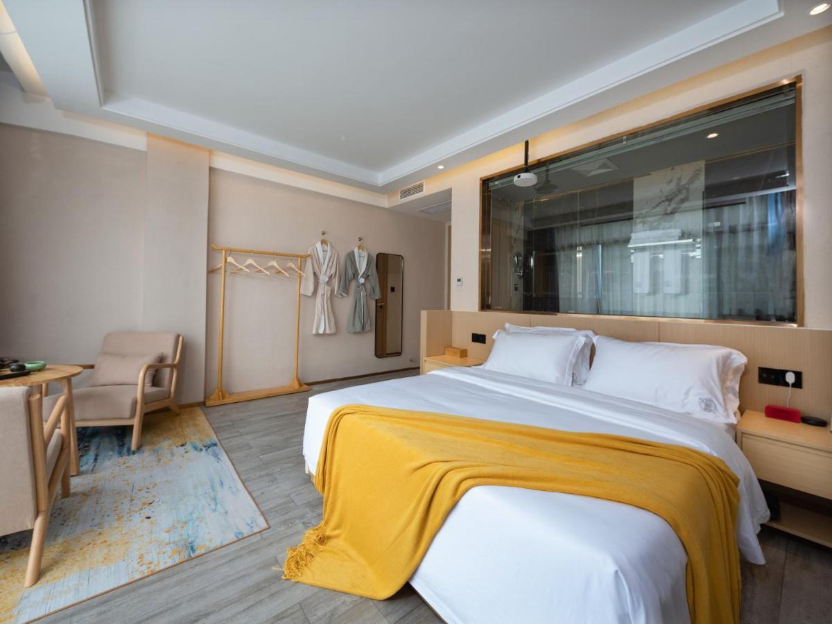 Moon River View Homestay Fenghuang